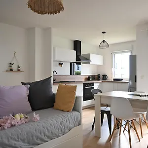 Spacieux Et Moderne A 10 Minutes Du Port De Appartement
